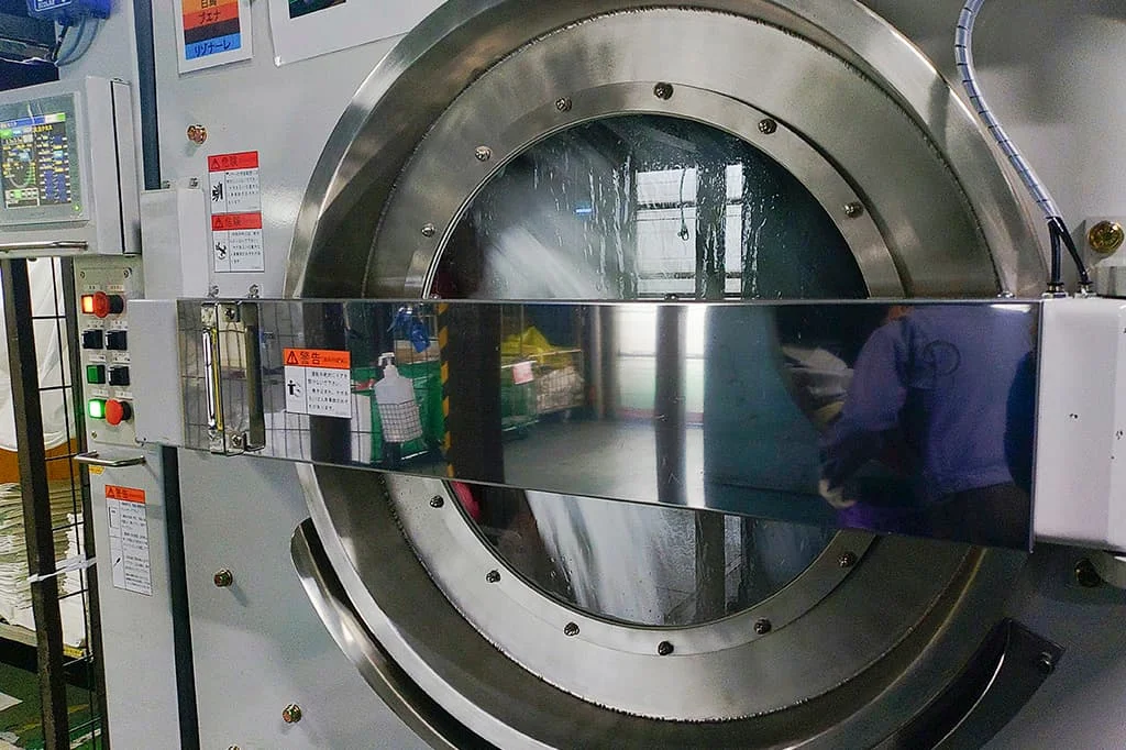 洗濯機へ投入の様子