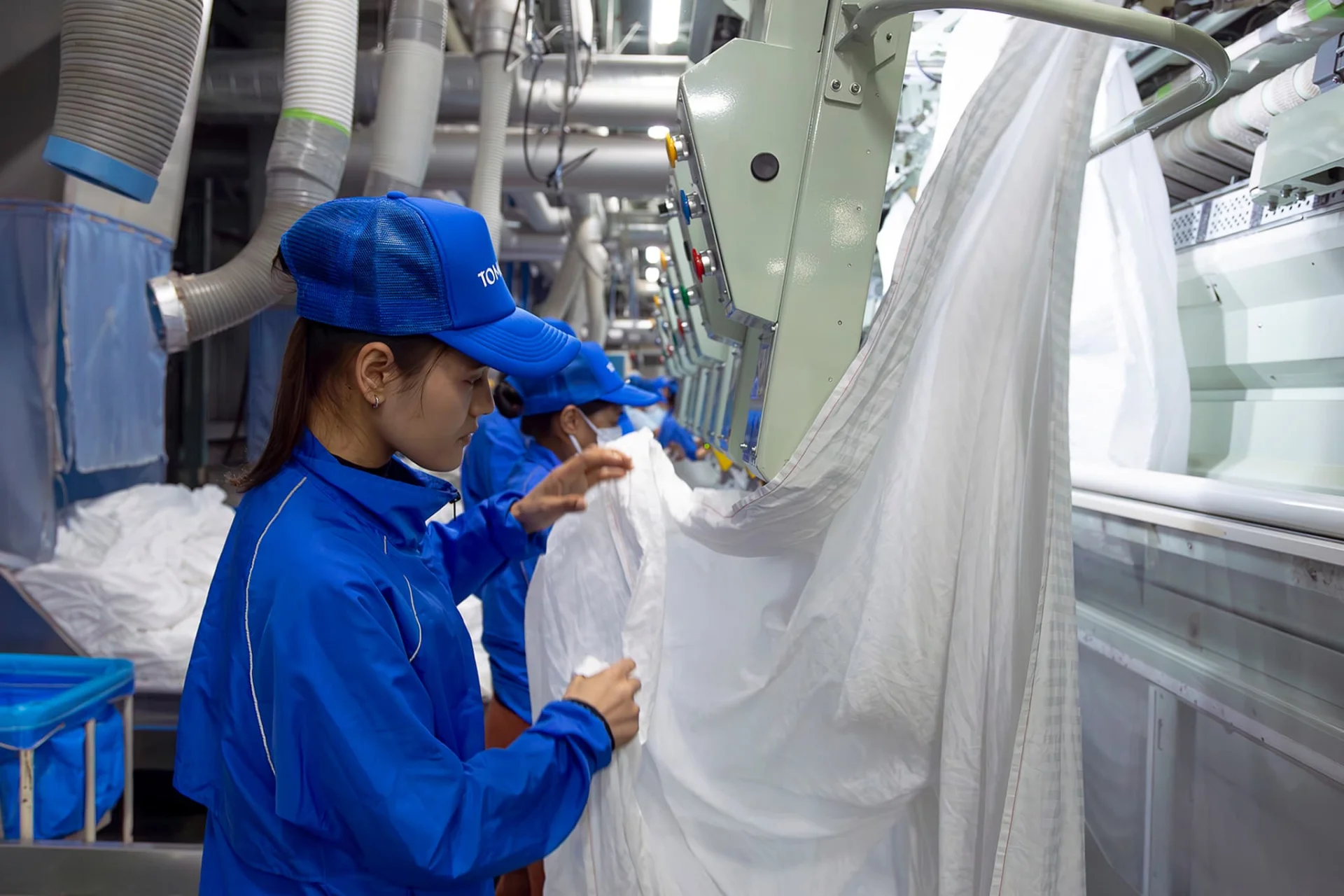 アイロン・仕上げの様子